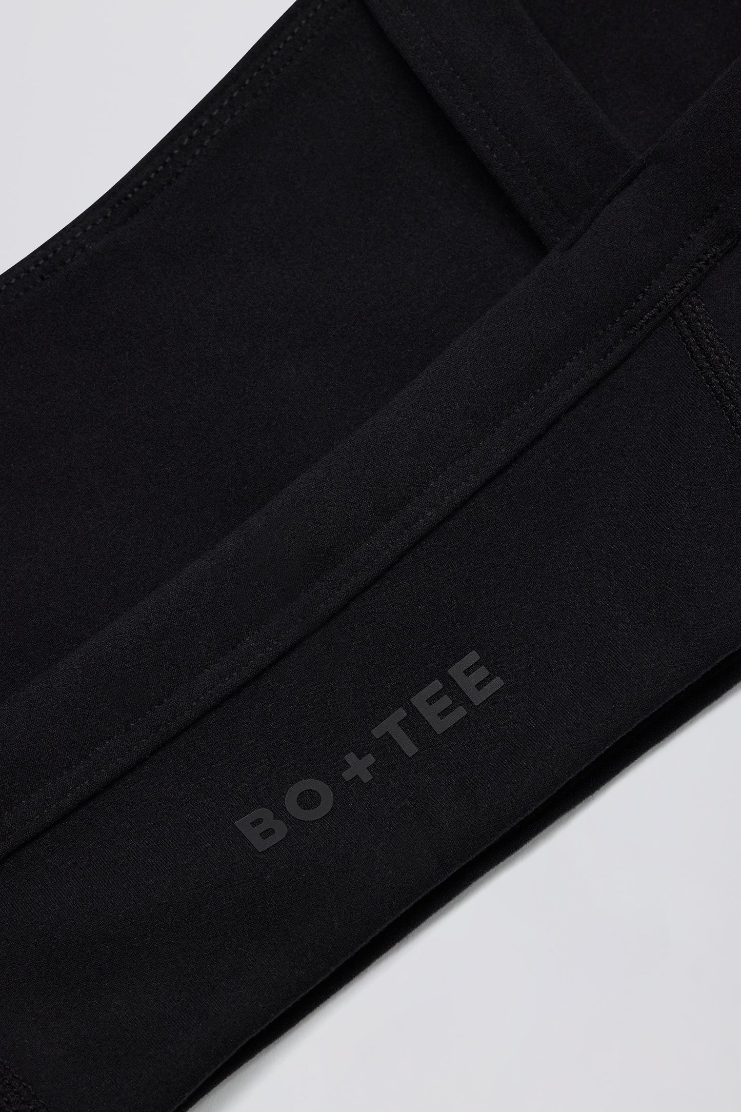 Soft Active Contrast-Trim Sports Bra in Black