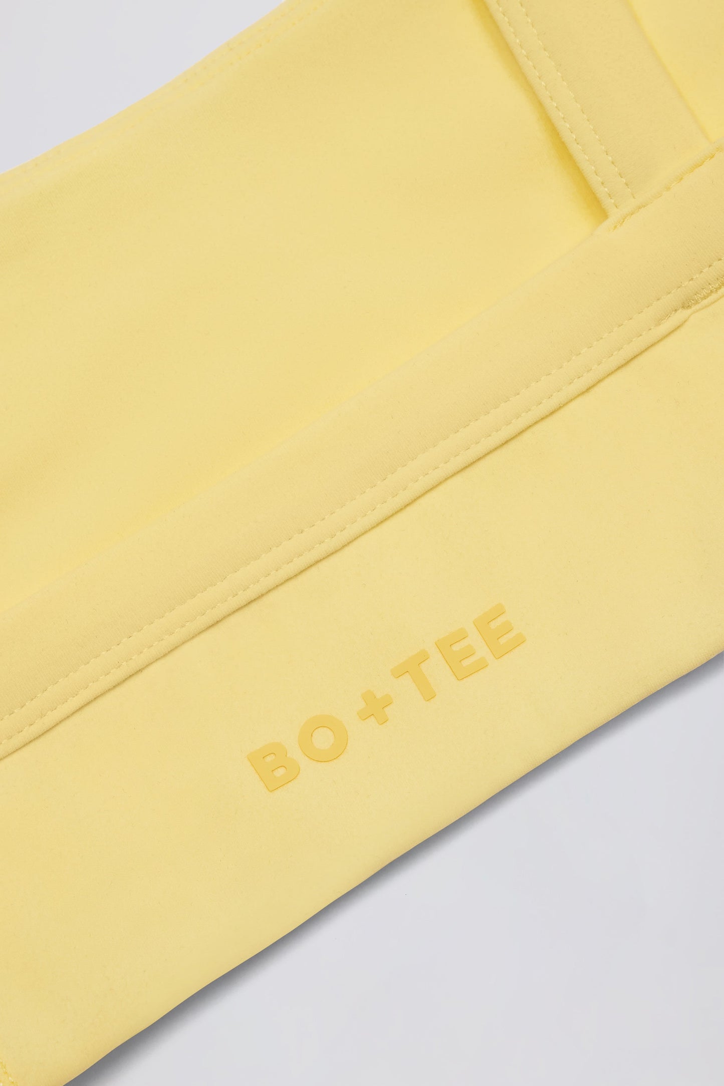 Soft Active Contrast-Trim Sports Bra in Lemon