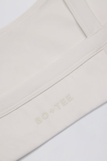 Soft Active Contrast-Trim Sports Bra in Cream
